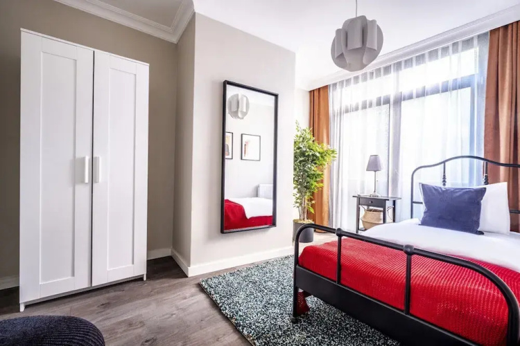 Central Flat With Sleek Interior in Sisli