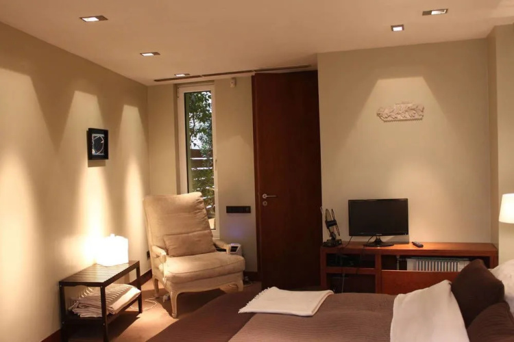 Elegant & Cozy Central Apt - 5' to Athens Metro St