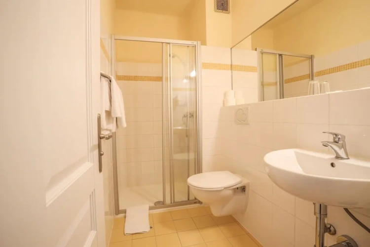 Standard Double room with city view