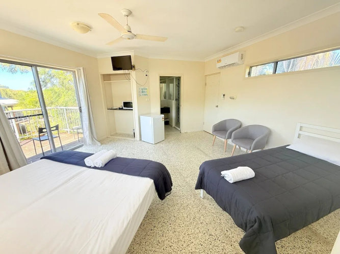Emus Beach Resort