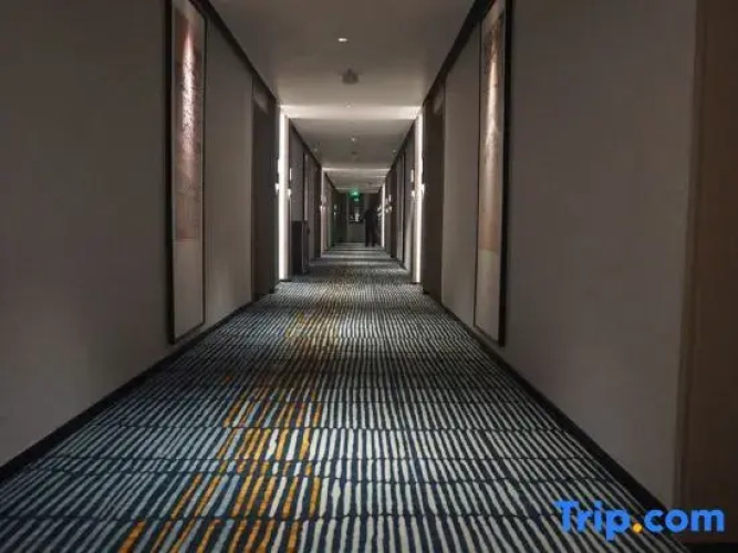 Yun LIFHT LUXURY
