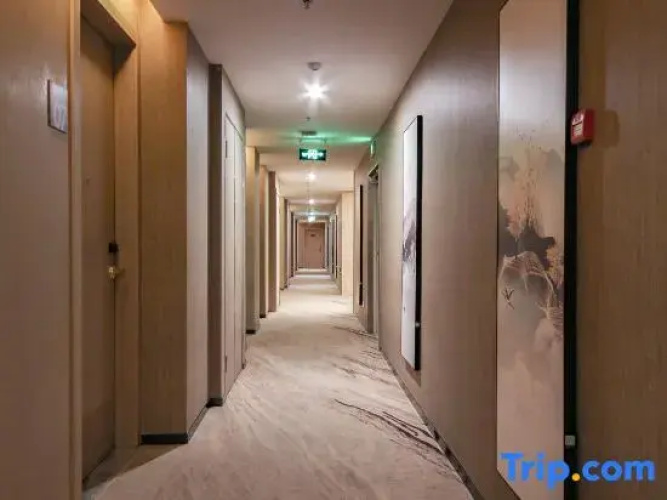 H Crytal Hotel (Jinma Road, Dalian Development Zone)