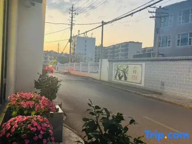 Yunxi and Home Hotel