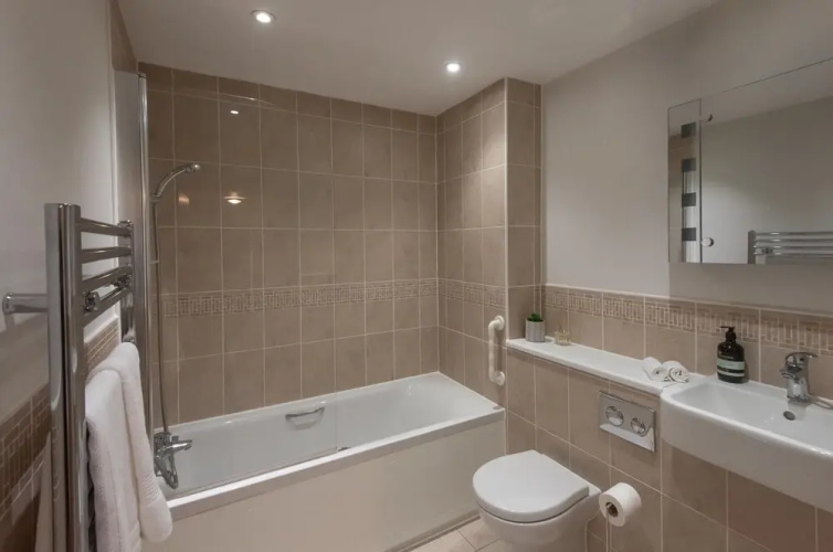 Modern 2-Bed Flat In Tavistock Centre