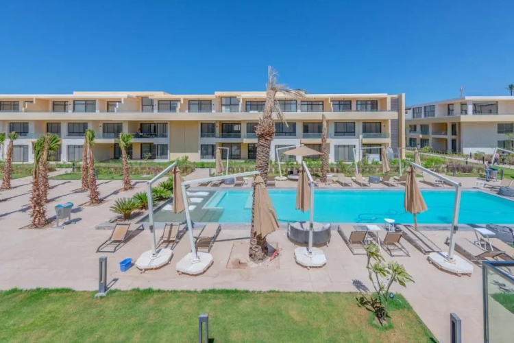 Boho-Chic Studio Apartment in G-Cribs, Pool View