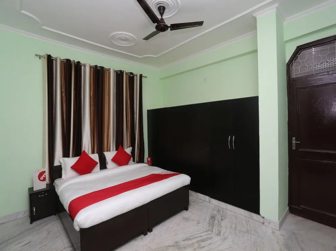 OYO 18669 Shree Palce
