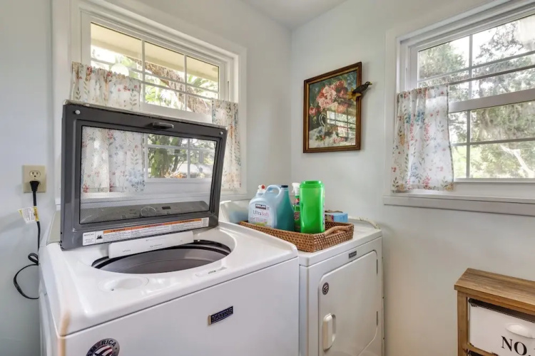 Walk to Lakes! Tropical Escape in Mount Dora