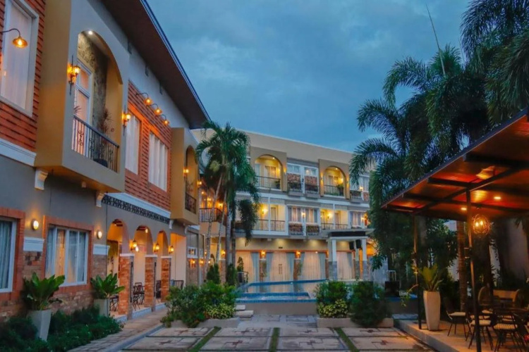 Ragazzi Resort Hotel - Naga City