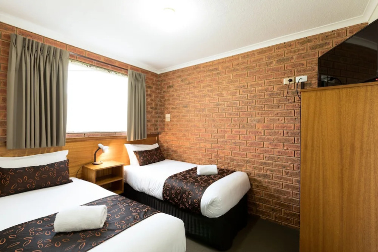 Advance Motel