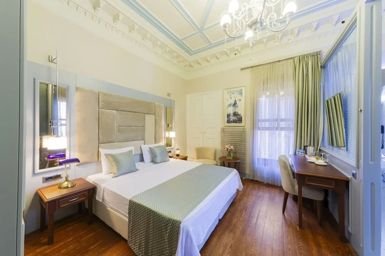 Deluxe Double room with city view