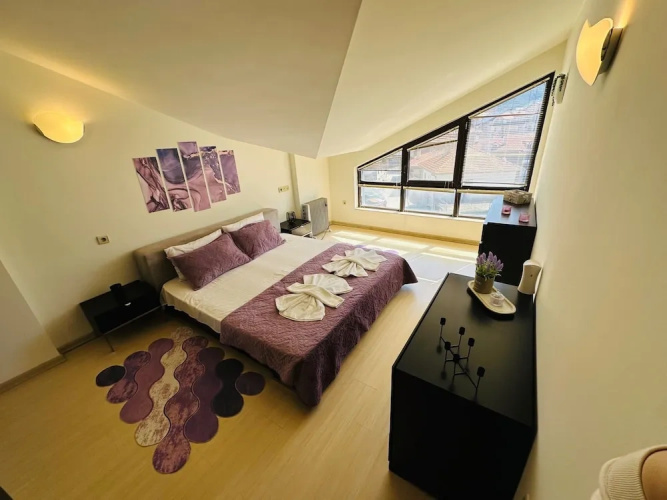 Central Art Apartment in Bansko With Mountain View