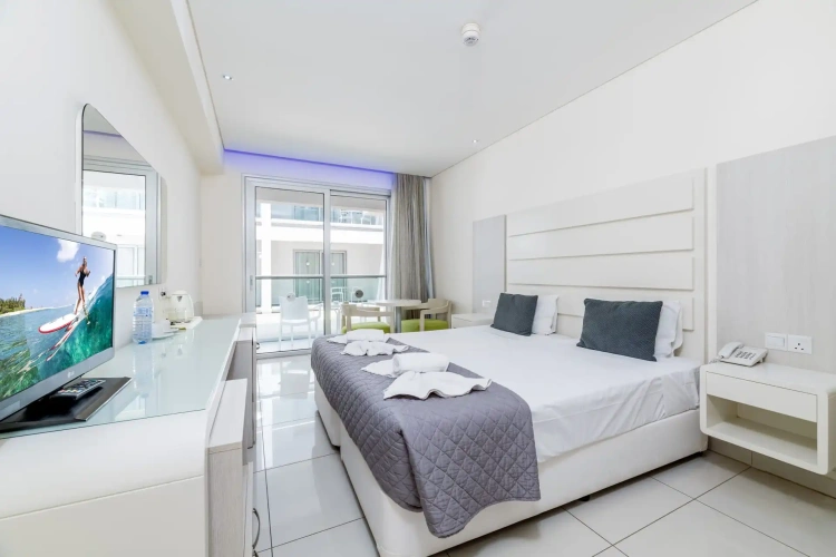 Twin room with inland view
