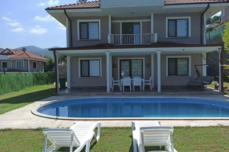 3 Bedrooms Villa