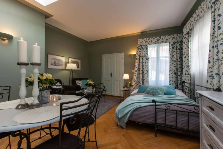Black Star Suites