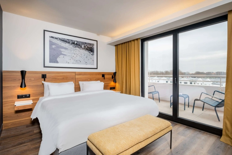 Superior room with balcony and with city view