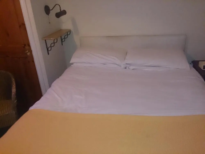 OYO Rose & Crown Hotel