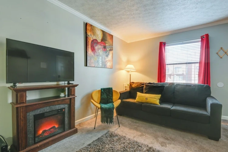 2 Bedrooms Apartment