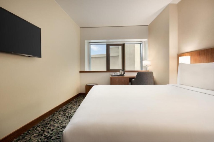 Mobility Accessible Double room with city view