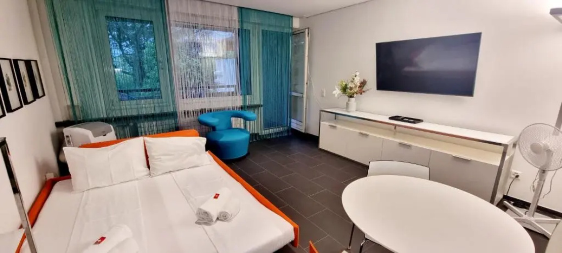 Bissone Apartment