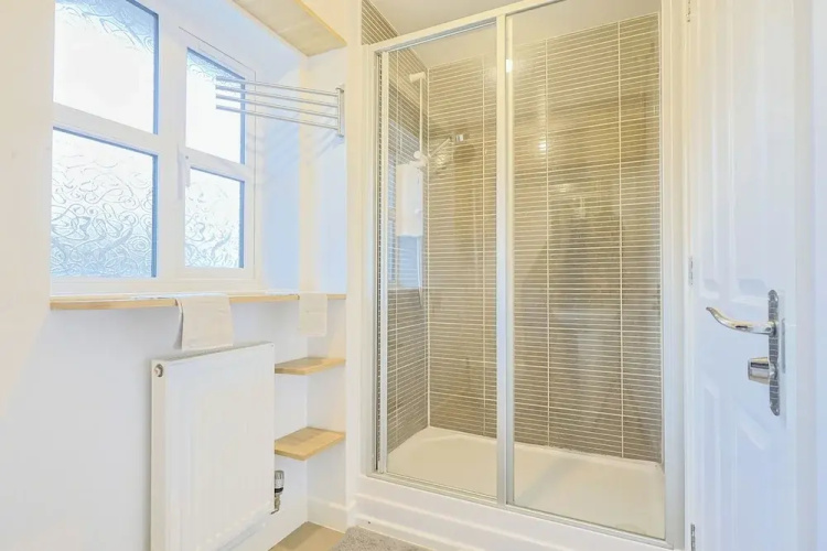 Manchester 3-beds, Sleeps 6 With On-site Parking