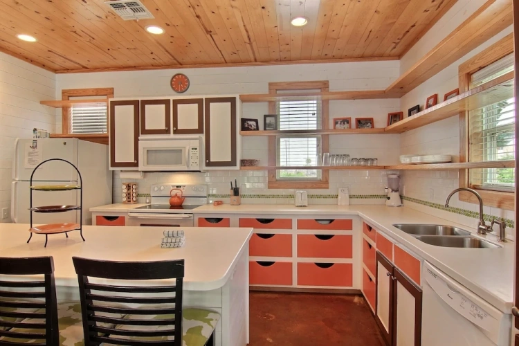 4 Bedrooms Cottage