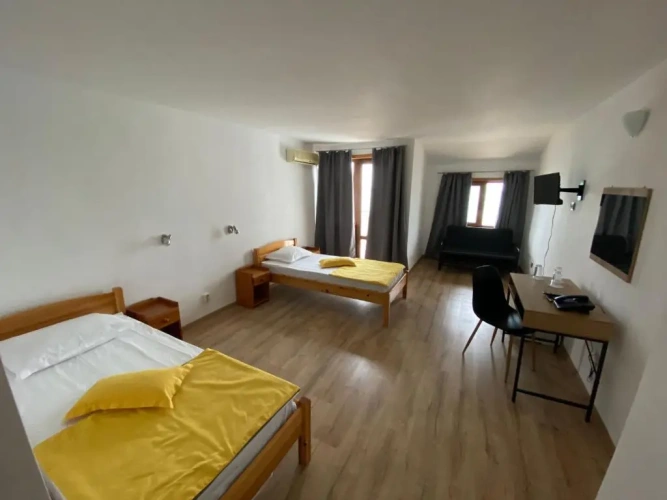 Standard Triple room with sea view