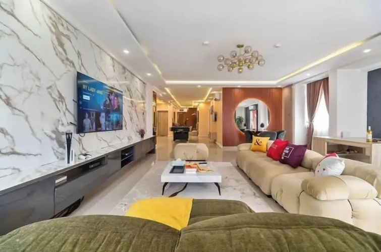 Shortlets Apartment by Tomi