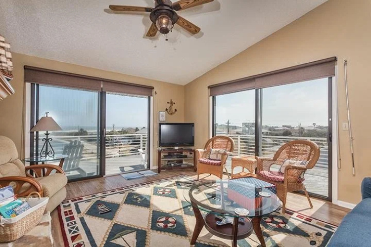 A Luna Sea 3 Br home by RedAwning