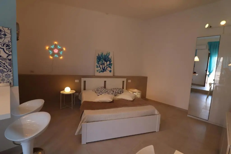 Casa Maya Modern Open-space Apartment Steps From Otrantos Seafront