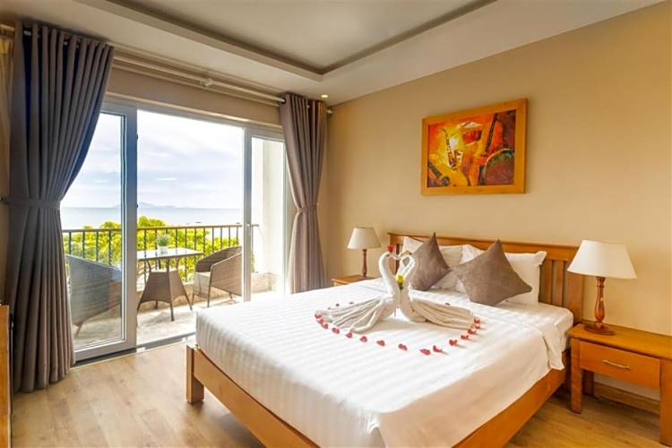 Deluxe Double room with balcony and seafront