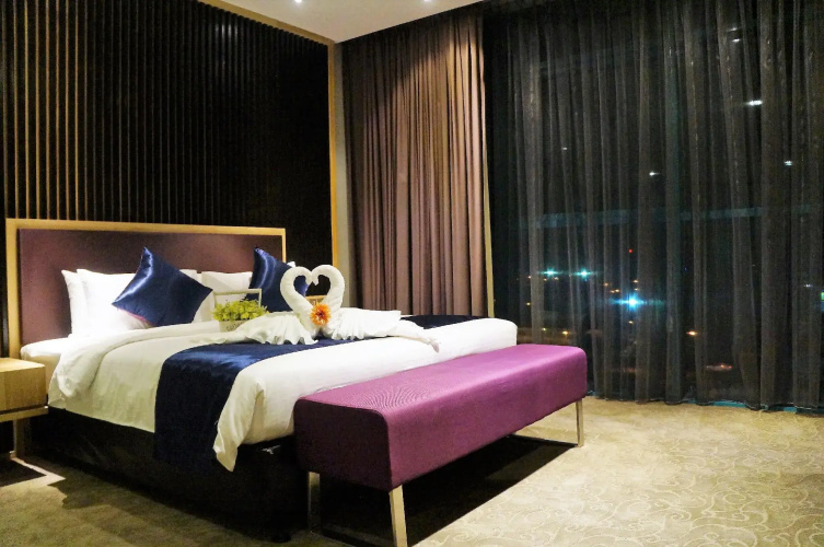 Greens Hotel & Suites