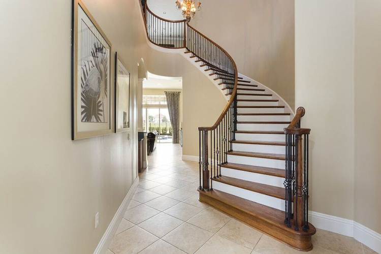 Terrific 5 bed home with a cinima & pool