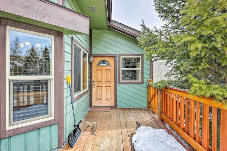Silverthorne Ski Base w/ Mtn Views: Walk to Trails