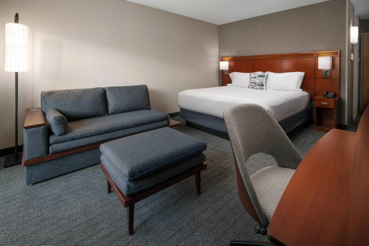 Courtyard by Marriott Bakersfield