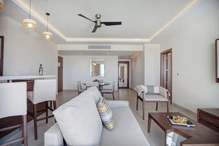 1 Bedroom Luxury Club room with balcony and with ocean view