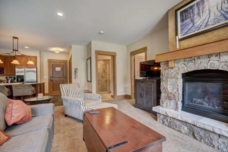 Lone Eagle 2 Bedroom Condo