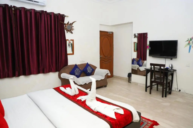 Hotel Ashray Noida