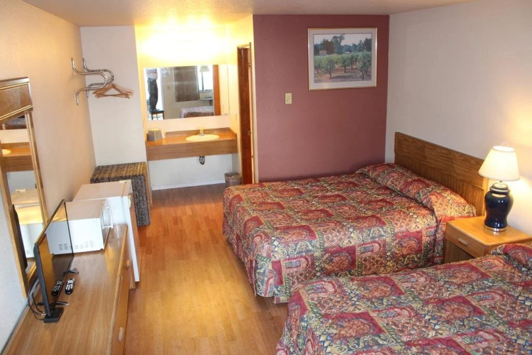 Silver Sands Motel