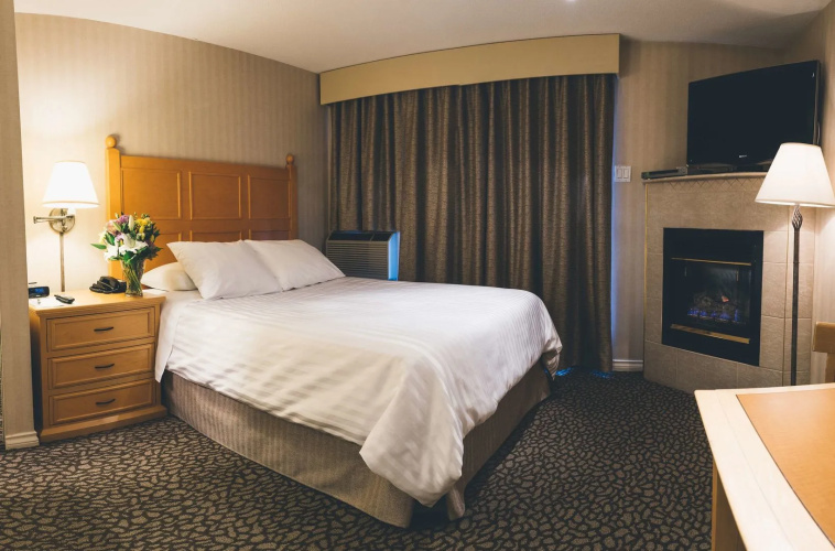 Pinnacle Hotel Whistler Village