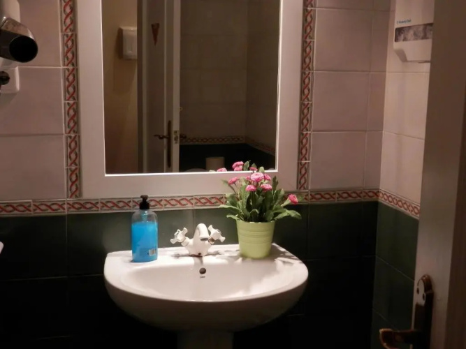 Barcelona Central Garden Hostal