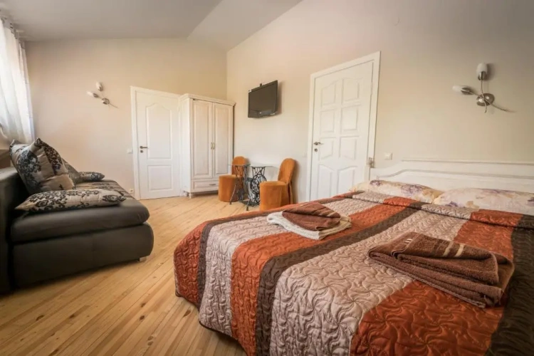 Standard Triple room