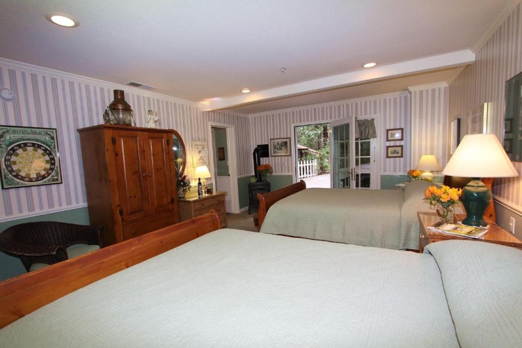Deluxe Quadruple room