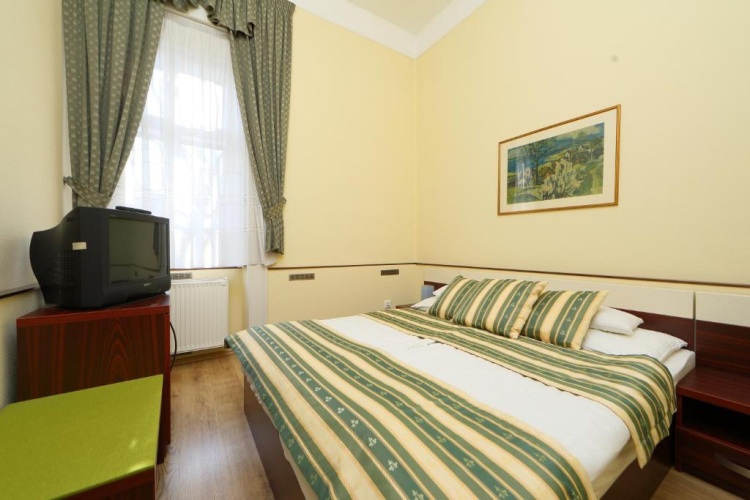 Economy Double Basement room