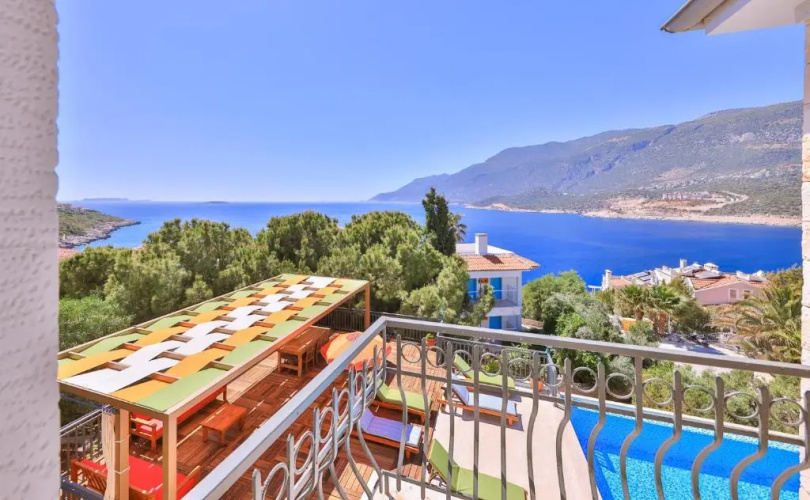Kaş, deniz manzaralı, 6 kişilik villa