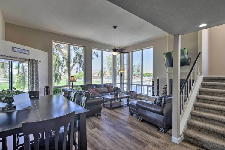 4 Bedrooms Cottage with balcony