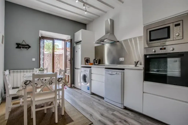 2 Bedrooms Apartment