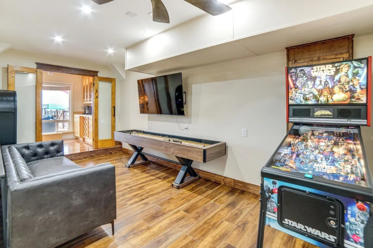 Waterfront Clear Lake Home w/ Game Room & Deck!