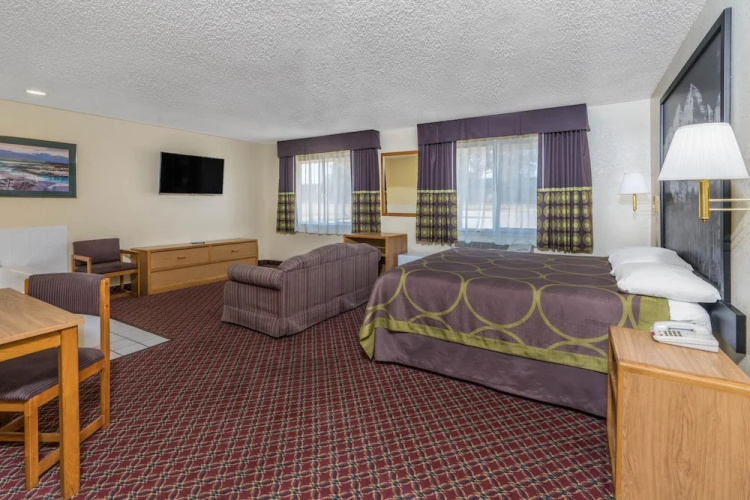 Super 8 By Wyndham Fountain
