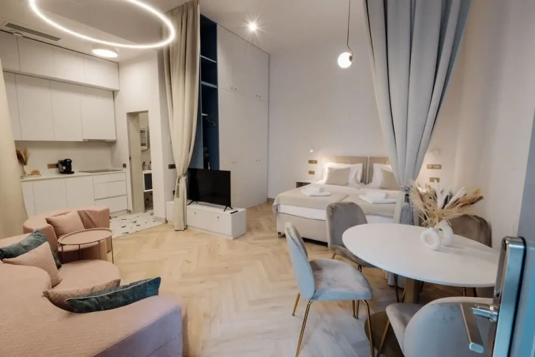 Deluxe Studio