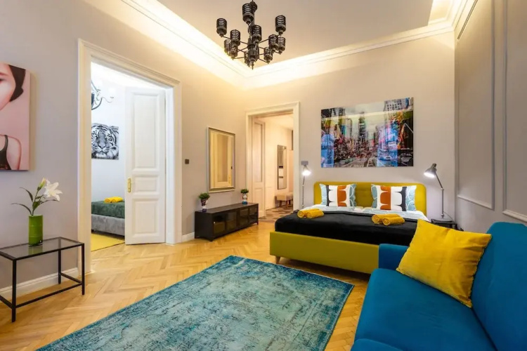 Budapest Holidays Courtyard